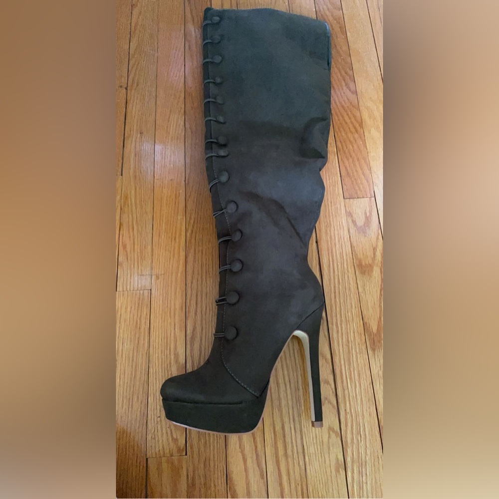 Shoe Dazzle Olive Buttoned Heeled Boots
